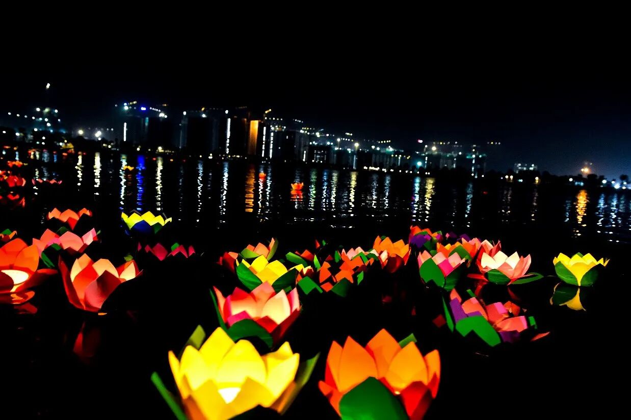 Lantern Release Hoi An for Solo Travelers